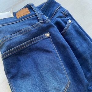 Judy Blue slim bootcut jeans . Medium blue